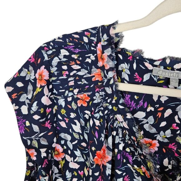 Danielrainn Navy Blue Spring Floral Split Neck Raw Hem Blouse Size 2XL - Picture 4 of 12